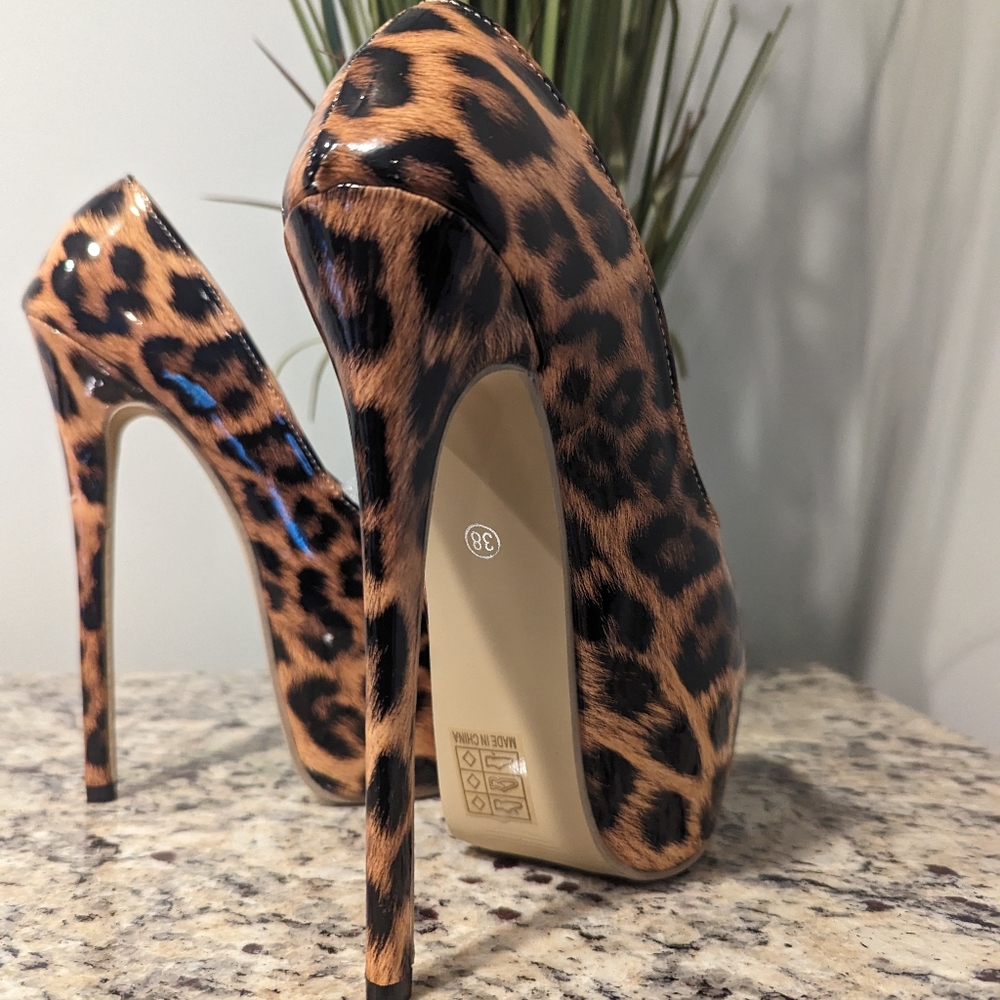 COPY - Super fun Cheetah heels